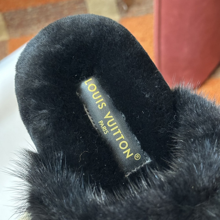 LV SLIPPERS