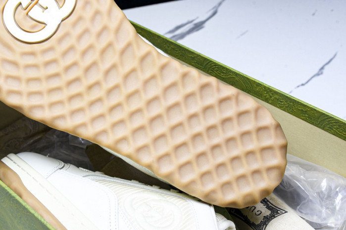 Gv*c sneaker