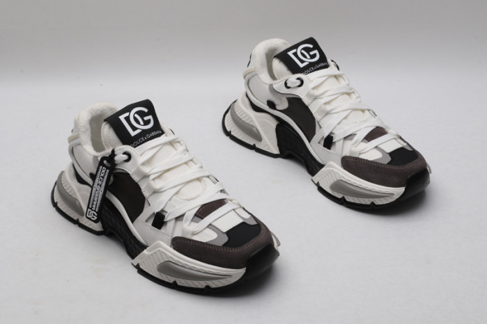 DG SNEAKERS 052505