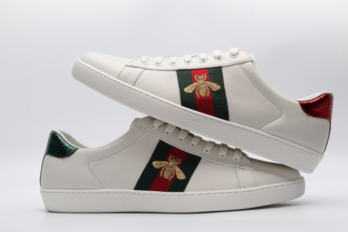 Gv*c ace embroidered low-top sneaker white with bee